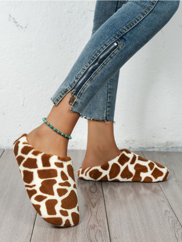 Giraffe Pattern Bedroom Slippers