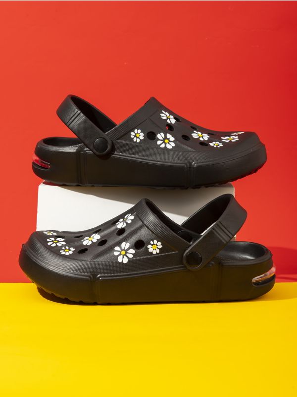 Flower Pattern Hollow Detail Vented Clogs